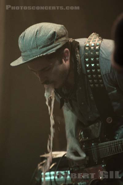 BLACK LIPS - 2009-11-06 - PARIS - La Cigale - Cole Alexander